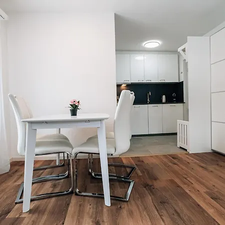 Laret 6-11 By Interhome