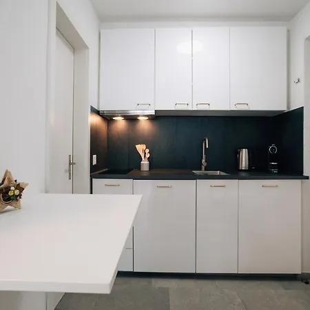 Laret 6-11 By Interhome Daire